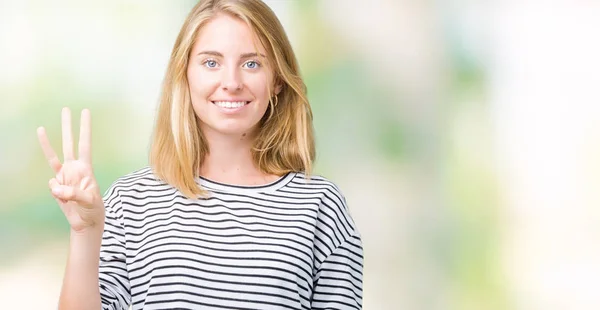 Schöne Junge Frau Trägt Streifen Pullover Über Isoliertem Hintergrund Zeigt — Stockfoto