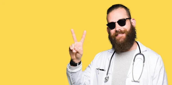 Young Blond Doctor Man Beard Wearing Sunglasses Smiling Happy Face — Stock Photo, Image