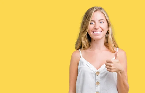 Hermosa Mujer Joven Sobre Fondo Aislado Haciendo Pulgares Felices Gesto —  Fotos de Stock