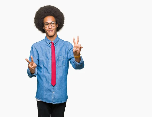 Jovem Homem Negócios Afro Americano Com Cabelo Afro Usando Óculos — Fotografia de Stock