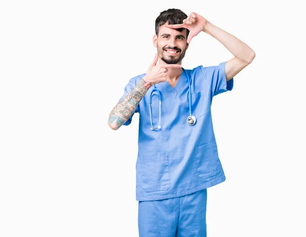Νέος Ωραίος Νοσοκόμα Άνδρα Που Φοράει Στολή Χειρουργός Πέρα Από — Φωτογραφία Αρχείου