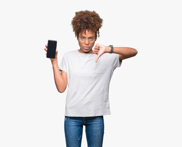 Young African American Woman Showing Smartphone Screen Isolated Background Angry — Stock Photo, Image