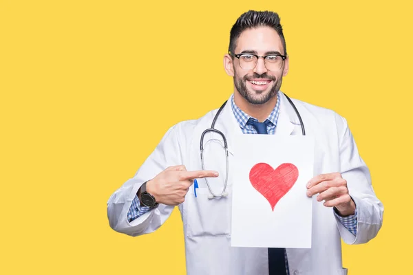 Guapo Joven Doctor Hombre Sosteniendo Papel Con Corazón Rojo Sobre — Foto de Stock