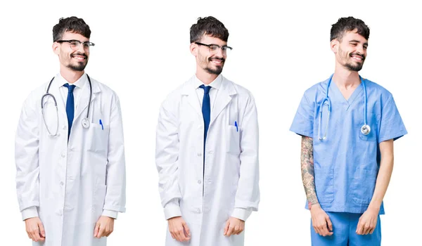 医生男子穿着医疗外套在孤立的背景 看着一边面带微笑 自然表情 笑自信 — 图库照片