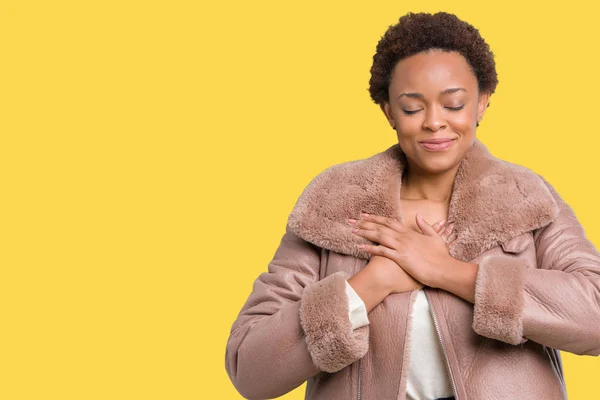 Jovem Afro Americana Vestindo Casaco Inverno Fundo Isolado Sorrindo Com — Fotografia de Stock