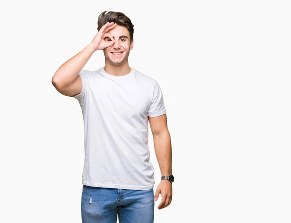 Jonge Knappe Man Dragen Witte Shirt Geïsoleerde Achtergrond Doen Gebaar — Stockfoto
