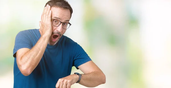 Guapo Mediana Edad Hoary Hombre Mayor Usar Gafas Sobre Fondo —  Fotos de Stock