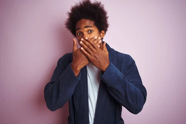 Jovem Afro Americano Vestindo Pijama Sobre Fundo Rosa Isolado Chocou — Fotografia de Stock