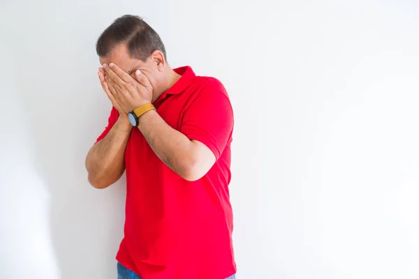 Hombre Mediana Edad Vistiendo Camiseta Roja Sobre Pared Blanca Con — Foto de Stock