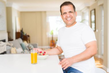 Orta yaş Arap adam