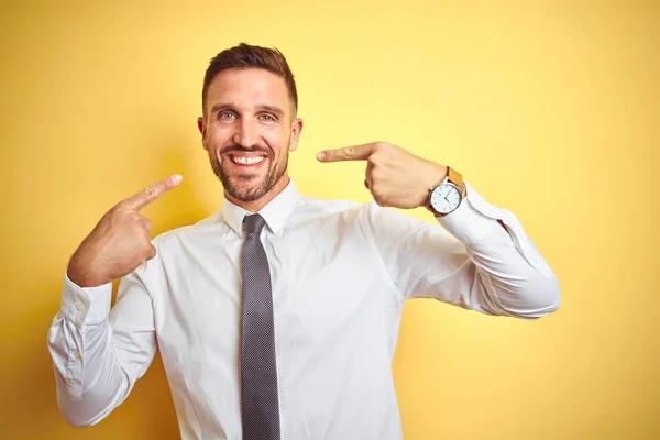 Young Handsome Business Man Wearing Elegant White Shirt Yellow Isolated — Stock Photo, Image