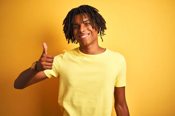 Afro Man Med Dreadlocks Klädd Casual Shirt Stående Över Isolerad — Stockfoto