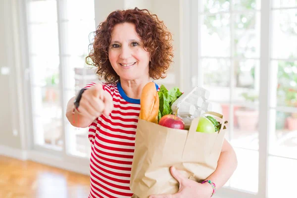 Senior Woman Holding Paper Bag Full Fresh Groceries Supermarket Pointing — Stock Photo, Image