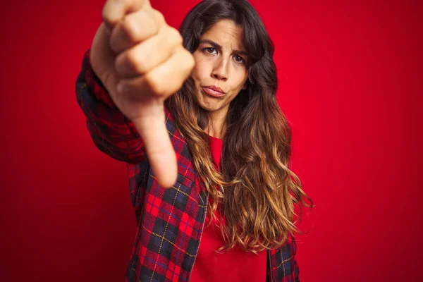 Jeune Belle Femme Portant Une Veste Décontractée Debout Sur Fond — Photo