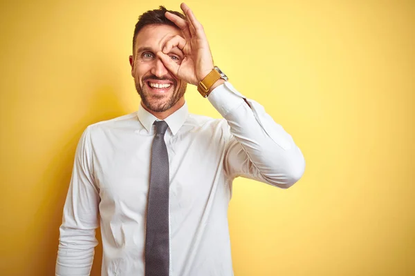 Young Handsome Business Man Wearing Elegant White Shirt Yellow Isolated — Stock Photo, Image