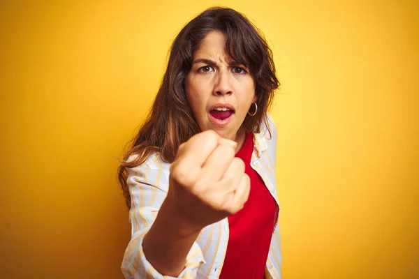 Junge Schöne Frau Die Rotes Shirt Und Gestreiftes Hemd Über — Stockfoto