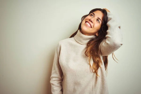 Jovem Mulher Bonita Vestindo Camisola Inverno Sobre Fundo Isolado Branco — Fotografia de Stock