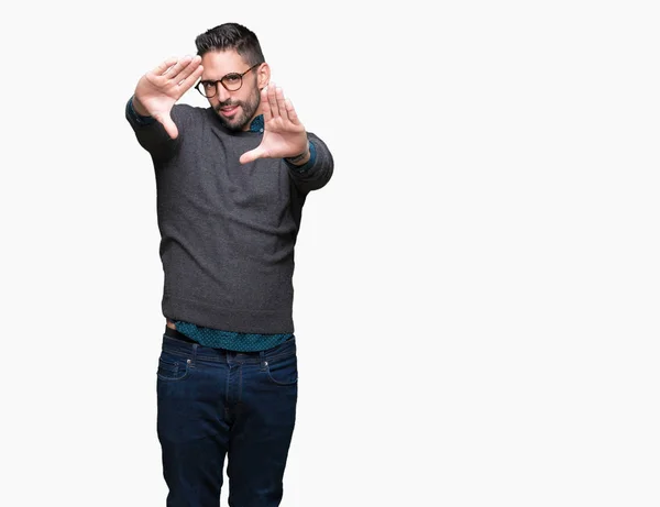 Joven Hombre Guapo Con Gafas Sobre Fondo Aislado Sonriendo Haciendo —  Fotos de Stock