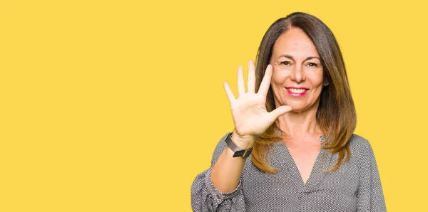 Gösterilen Parmakları Ile Işaret Güzel Orta Yaş Kadını Kendinden Emin — Stok fotoğraf