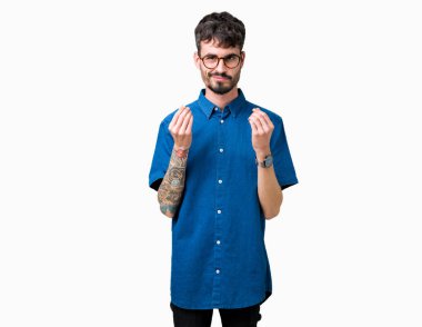 Maaş ödeme için milyoner iş soran izole arka plan yapıyor para hareketi el ile üzerinden gözlüklü genç yakışıklı adam