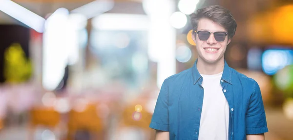 Young Handsome Man Wearing Sunglasses Isolated Background Happy Cool Smile — Stock Photo, Image