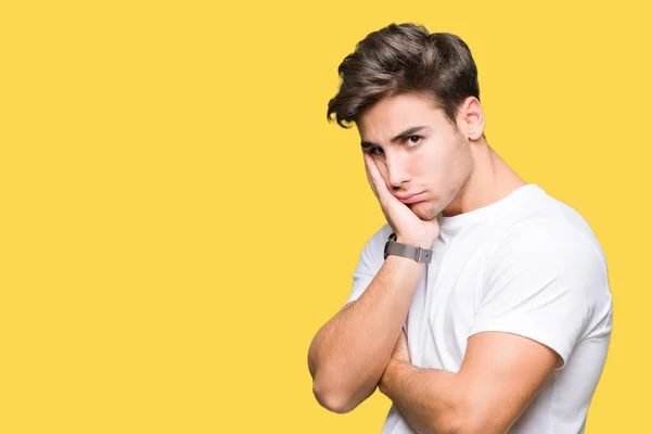 Jovem Homem Bonito Vestindo Shirt Branca Sobre Fundo Isolado Pensando — Fotografia de Stock