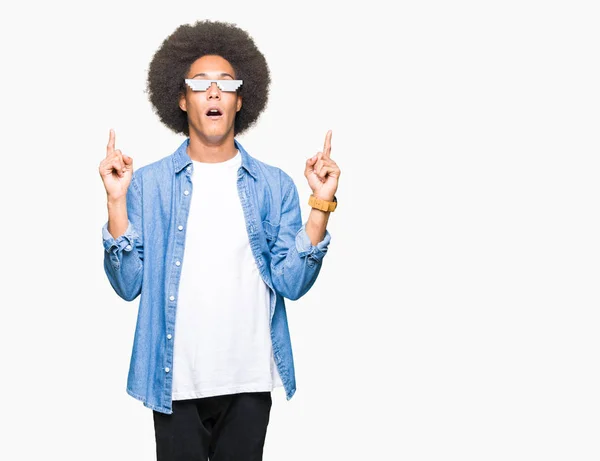 Giovane Uomo Afro Americano Con Capelli Afro Indossando Occhiali Vita — Foto Stock