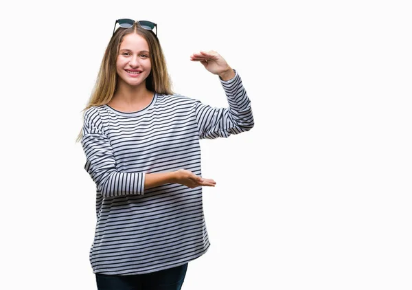 Young Beautiful Blonde Woman Wearing Sunglasses Isolated Background Gesturing Hands — Stock Photo, Image