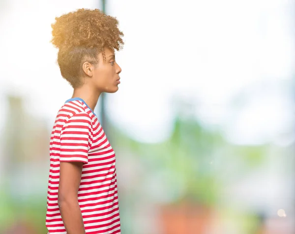 Mooie Jonge Afro Amerikaanse Vrouw Geïsoleerde Achtergrond Zoek Naar Kant — Stockfoto