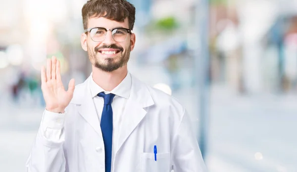 Joven Científico Profesional Vestido Con Una Bata Blanca Sobre Fondo — Foto de Stock