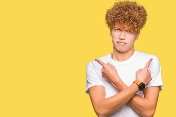 Jonge Knappe Man Met Afro Haar Het Dragen Van Casual — Stockfoto