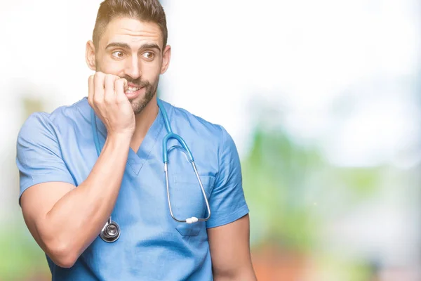 Guapo Joven Médico Cirujano Hombre Sobre Fondo Aislado Buscando Estresado —  Fotos de Stock