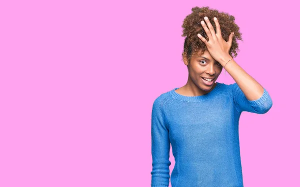 Beautiful Young African American Woman Isolated Background Surprised Hand Head — Stock Photo, Image