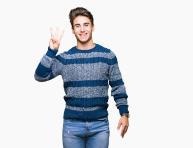 Yakışıklı delikanlı gösterilen ve parmakları ile işaret izole arka plan üzerinde üçüncü ise kendinden emin ve mutlu gülümseyerek.