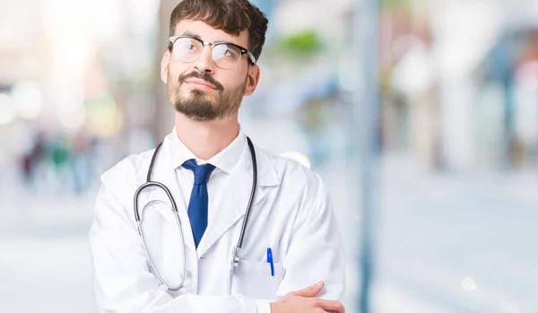 Young Doctor Man Wearing Hospital Coat Isolated Background Smiling Looking — Stock Photo, Image