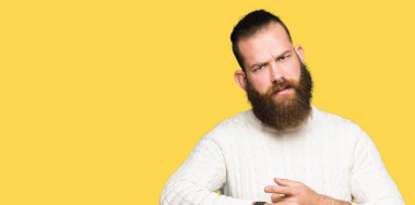 Zaman, Sabırsızlık, üzgün ve kızgın son tarih gecikme için izlemek için işaret acele kış kazak giyen genç hipster adam