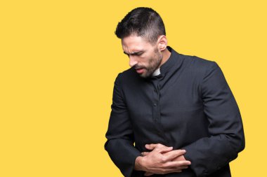 Genç Hıristiyan rahip mide üzerinde el ile izole arka plan üzerinde çünkü hazımsızlık, ağrılı hastalık hasta hissediyor. Ağrısı kavramı.