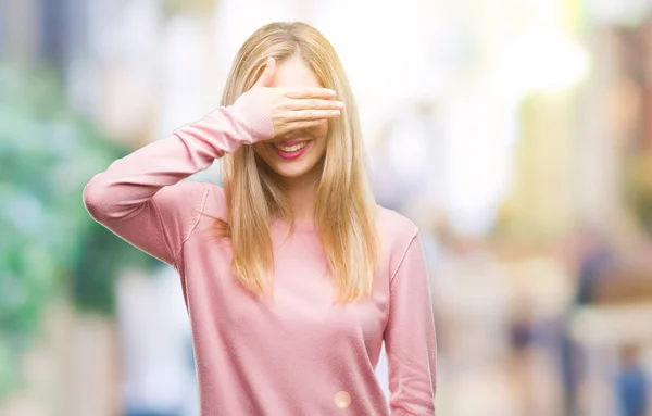 Ung Vacker Blond Kvinna Iförd Rosa Vinter Tröja Över Isolerade — Stockfoto