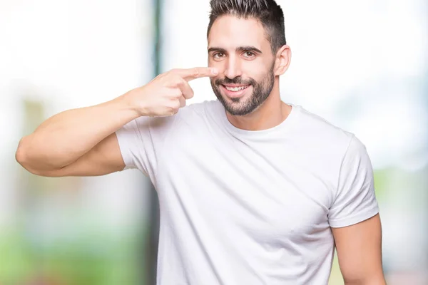 Hombre Guapo Con Camiseta Blanca Sobre Fondo Aire Libre Señalando — Foto de Stock