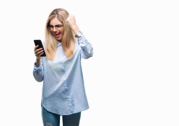 Met Behulp Van Smartphone Geïsoleerde Achtergrond Boos Gefrustreerd Schreeuwen Met — Stockfoto