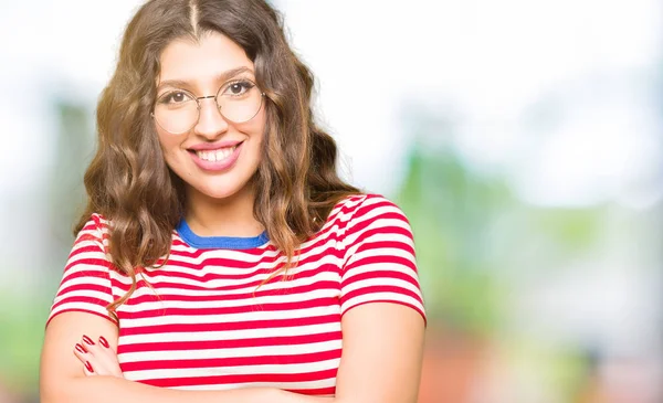 Mooie Jongedame Dragen Van Bril Blij Gezicht Lachend Met Gekruiste — Stockfoto