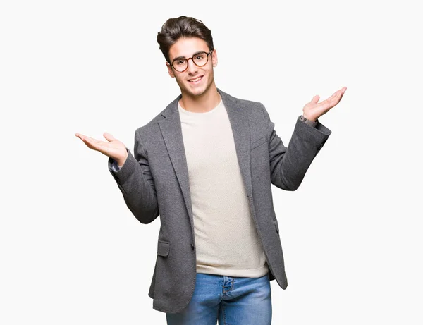 Joven Hombre Negocios Con Gafas Sobre Fondo Aislado Sonriendo Mostrando — Foto de Stock