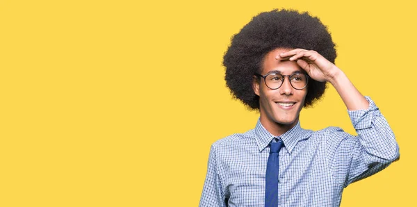 Jovem Homem Negócios Afro Americano Com Cabelo Afro Vestindo Óculos — Fotografia de Stock