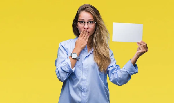 Ung Vacker Blond Affärskvinna Hålla Tomt Kort Över Isolerade Bakgrund — Stockfoto