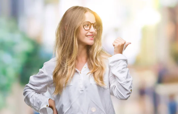 Joven Mujer Negocios Rubia Hermosa Con Gafas Sobre Fondo Aislado —  Fotos de Stock