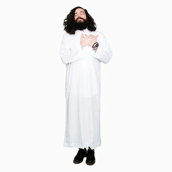 Hombre Con Traje Jesucristo Sonriendo Con Las Manos Pecho Con — Foto de Stock