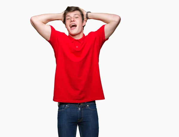Jonge Knappe Man Draagt Rode Shirt Geïsoleerde Achtergrond Gek Bang — Stockfoto