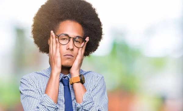 Jonge Afro Amerikaanse Zakenman Met Afro Haar Dragen Van Bril — Stockfoto