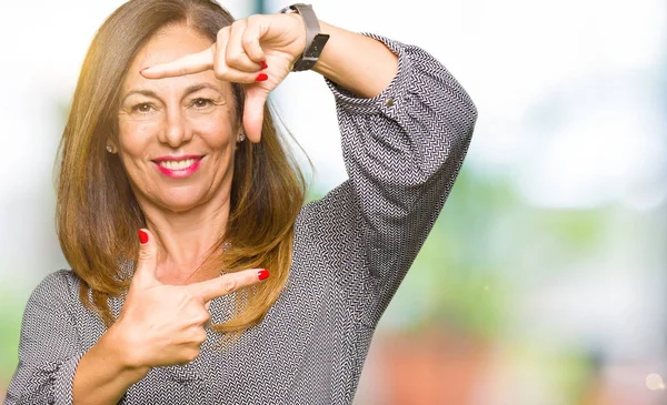 Beautiful Middle Age Business Woman Smiling Making Frame Hands Fingers — Stock Photo, Image