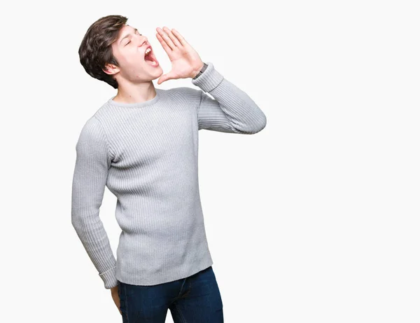 잘생긴 젊은이 소리와 손으로 스웨터를 — 스톡 사진